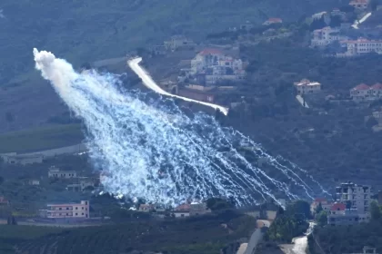 Israel bombs Lebanon with white phosphorus