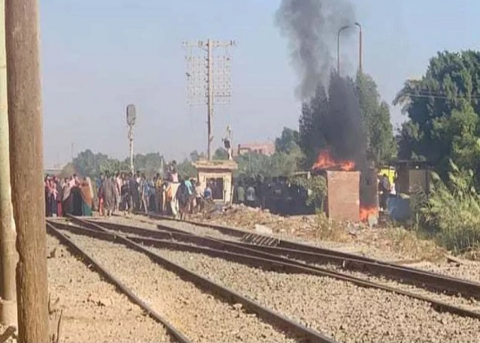 Train kills 2 children