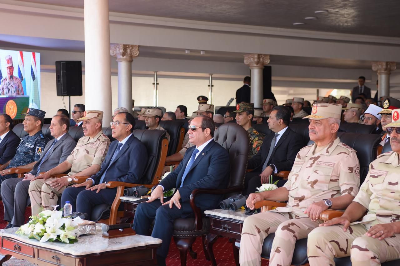 Sisi, war inspection