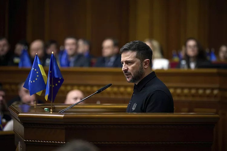 Zelensky presents to his parliament Ukraine's plan for victory