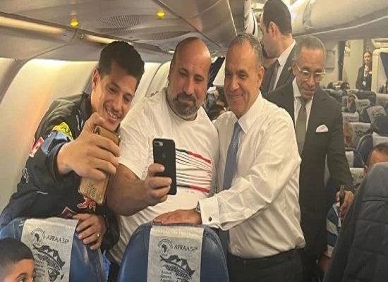 Minister Bade Abdel Atti returns home with 294 Egyptians stranded in Beirut