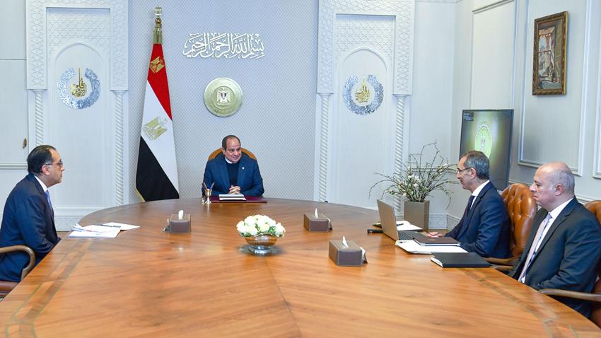 President Sisi meets with PM & Minister of Telecommunications