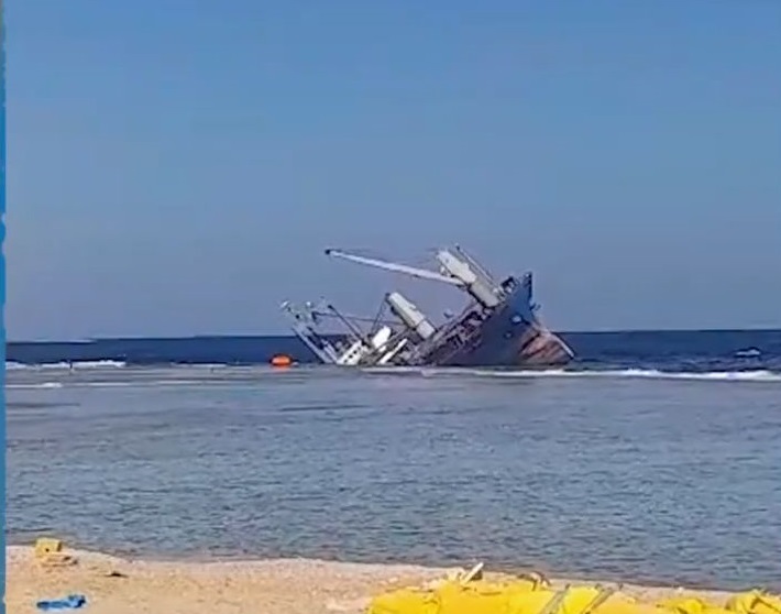 Cargo Ship sinks in Quseir