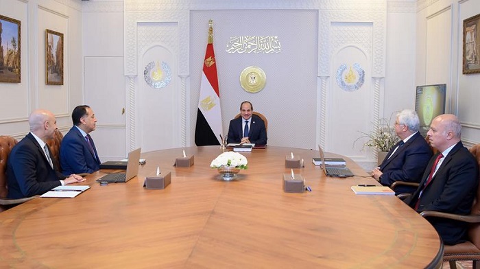 President SIsi meets ministers of Higher Education