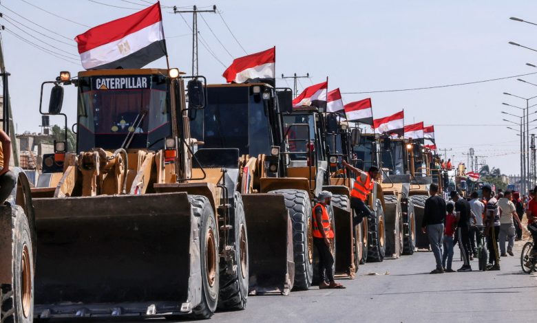Egypt reconstruction convoy enters Gaza