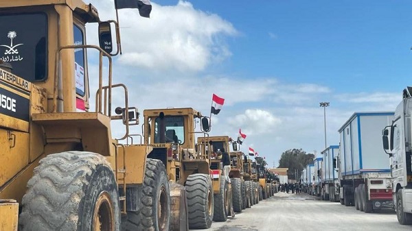 Egyptian Heavy equipment and caravans enter Gaza