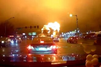 Learjet 55 crashes in Philadelphia