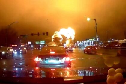 Learjet 55 crashes in Philadelphia