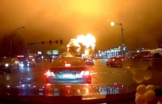 Learjet 55 crashes in Philadelphia