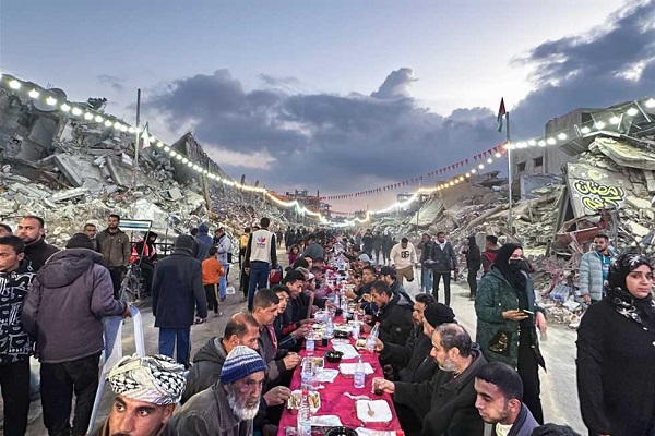 Palestinians Hold a Communal Iftar
