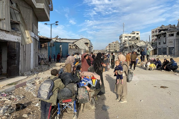 Palestinians flee