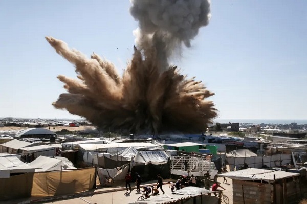Israeli strikes tents in Gaza