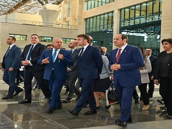 Macron and Sisi in Station