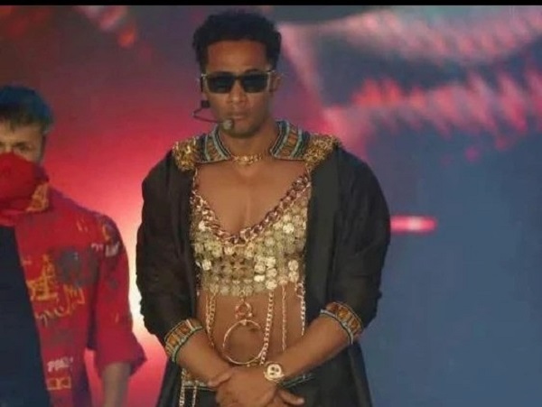 Mohamed Ramadan belly dance