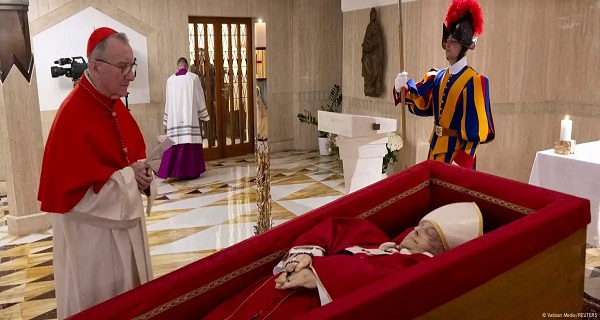 Pope Francis in coffin