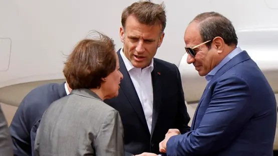 SIsi bids farewell to Macron