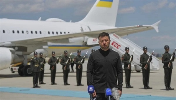 Zelensky arrives in Turkey