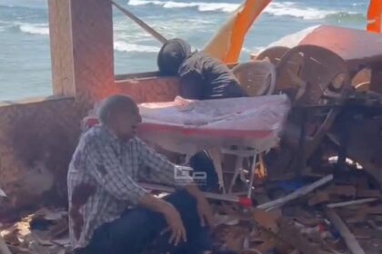 Israel bombs Palestinians on beach
