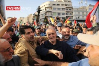 Pezeshkian in mass rally
