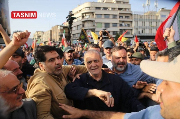 Pezeshkian in mass rally
