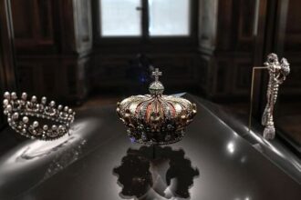 Louvre crown