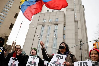 Protests for Maduro