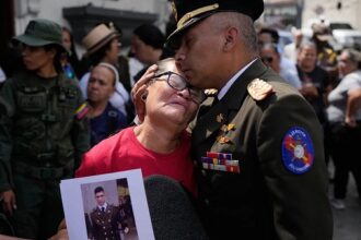 Venezuelan mother mourns