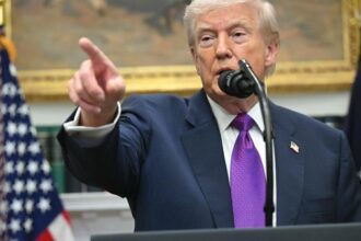 Trump threatens Iran