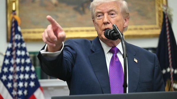 Trump threatens Iran