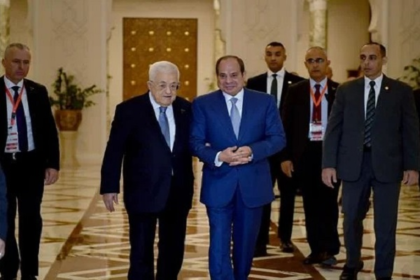 Sisi walks with Abbas
