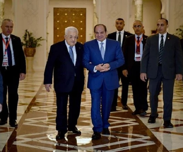 Sisi walks with Abbas