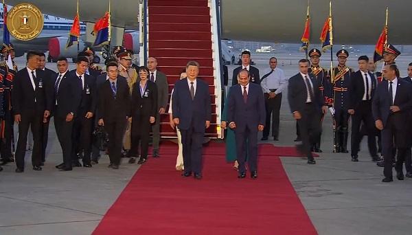 Sisi welcomes Xi in Cairo