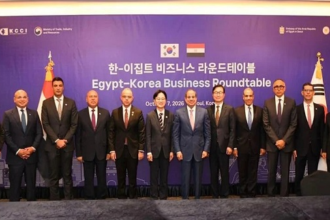 Sisi with Korean businesses