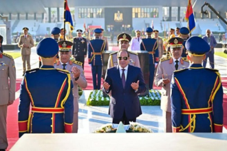 Sisi lay wreath on Sadat